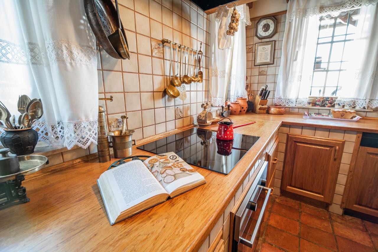 Authentic Countryside Villa With Hot Tub Veliki Kamen Room photo