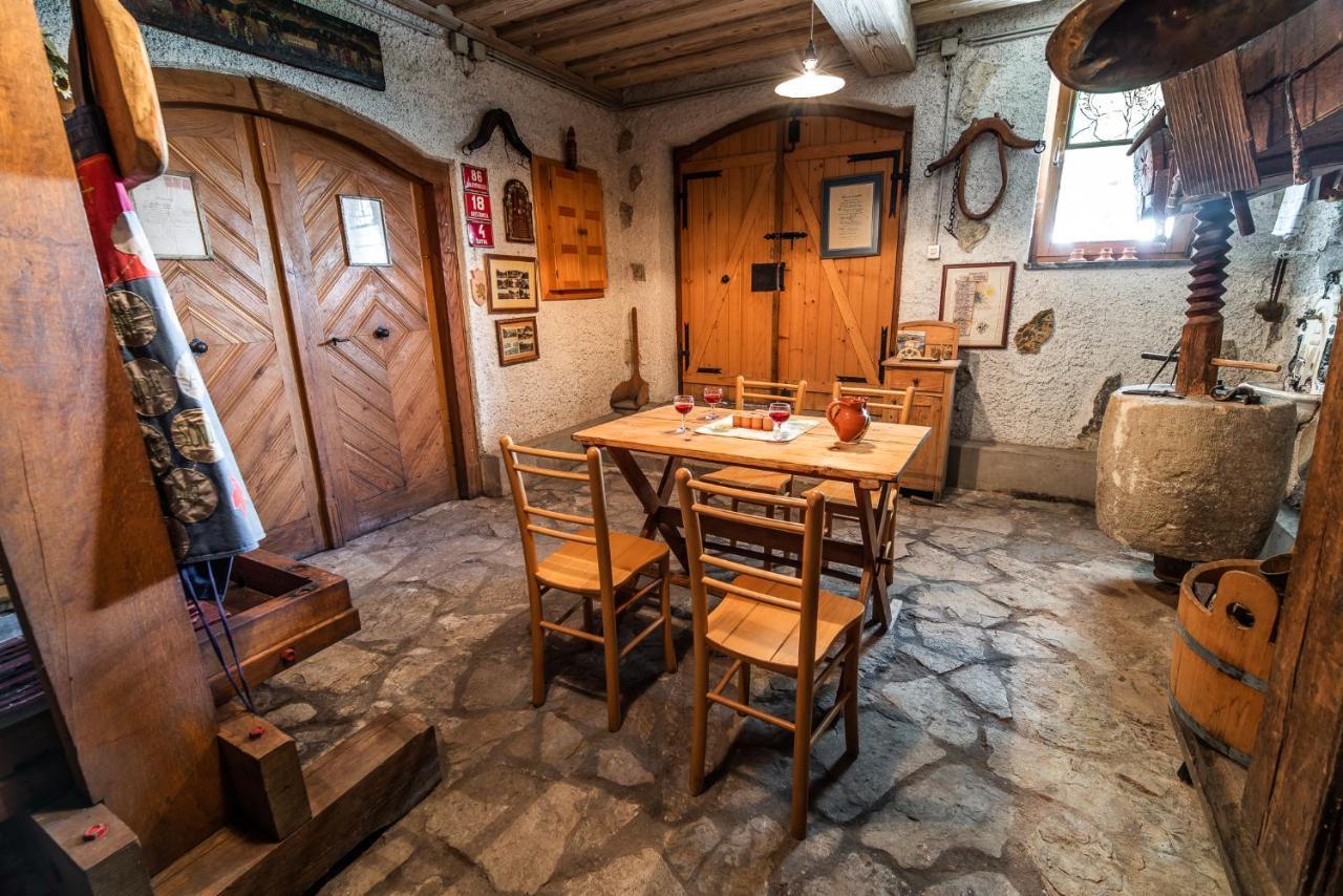 Authentic Countryside Villa With Hot Tub Veliki Kamen Room photo